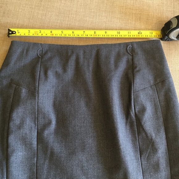 H&M grey fitted skirt suit. Size 4 jacket size 6 skirt. - Picture 3 of 7